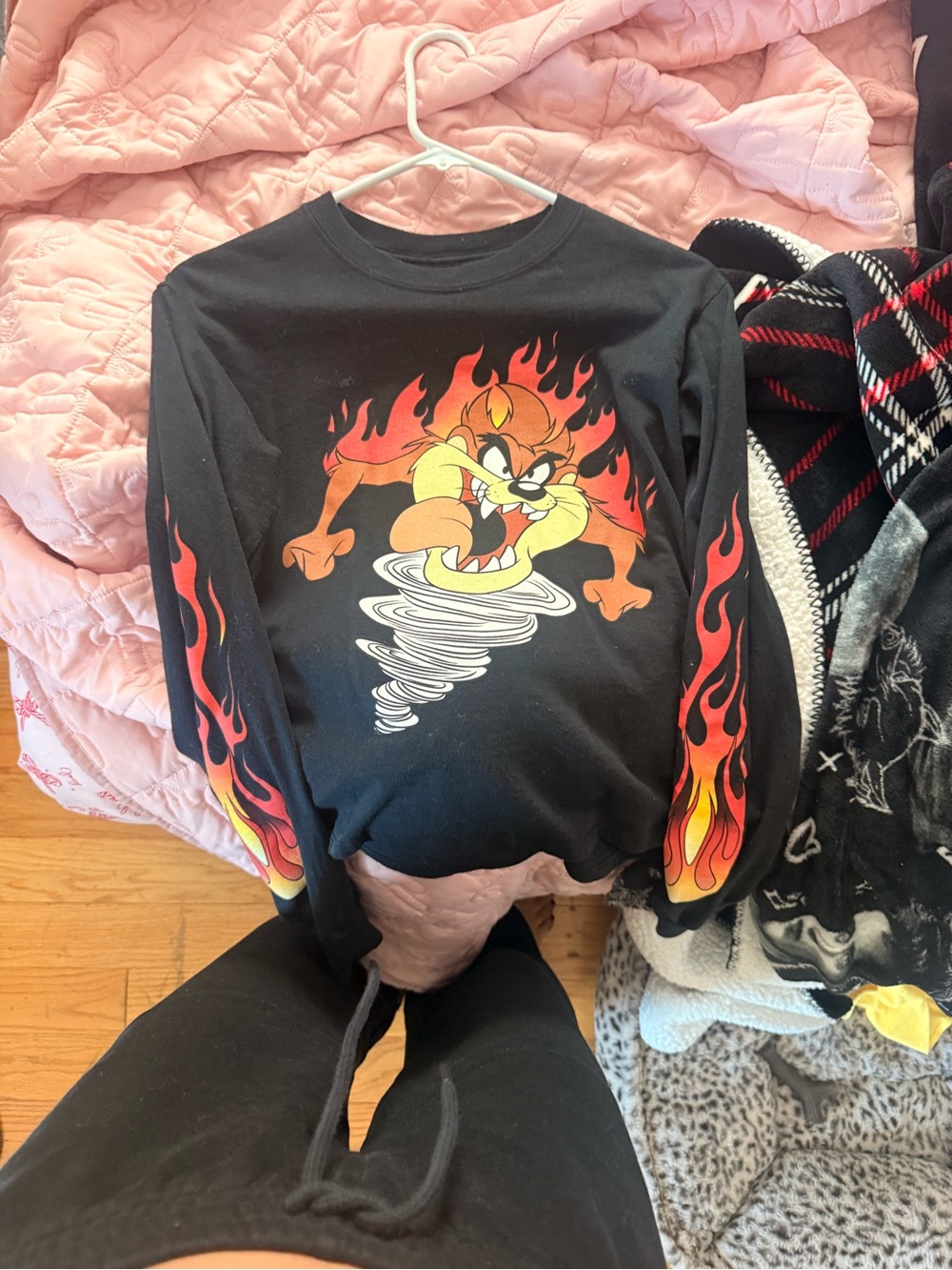 Warner Bros. Black Long-Sleeve Taz Graphic Shirt with Flame Sleeves